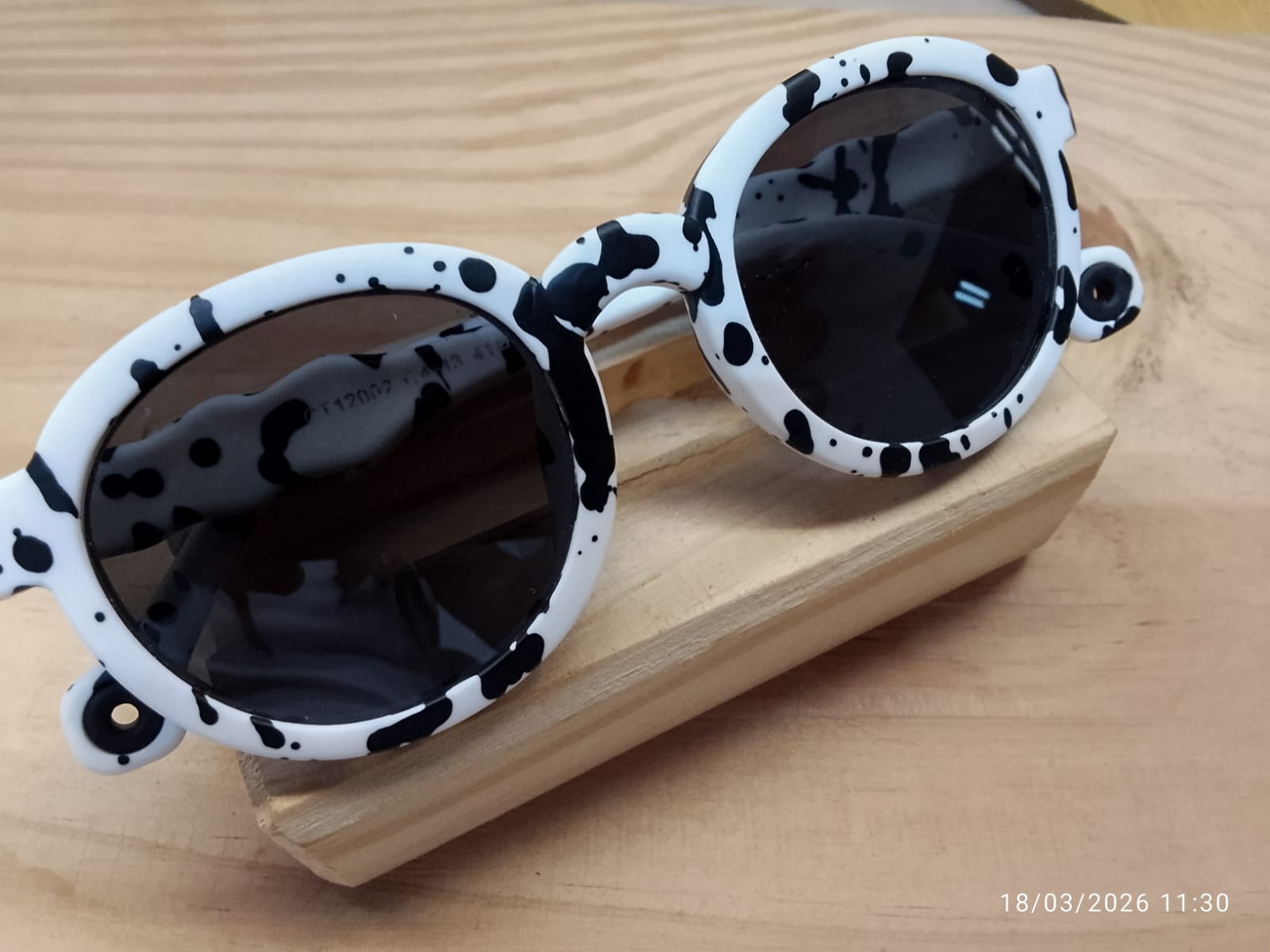 Óculos de Sol Preto e Branco - Imagem 4